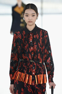 1408493832_ToryBurchFallWinter2019FashionShowRunway4yZe-2tuCTFx.thumb.jpg.4037cb5549b758837468f26417420b3a.jpg