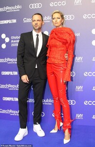 14113788-7083803-image-a-148_1559163179151.thumb.jpg.ad1ddf51177d56dc4652ae34c2cdb5dd.jpg