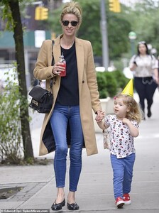 14119464-7084339-Cute_Nicky_Hilton_Rothschild_35_enjoyed_some_mother_daughter_bon-m-95_1559167009727.thumb.jpg.c33034201571c7a462dce70fcd2fb1f8.jpg