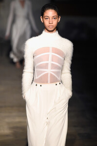 1412143420_DionLeeRunwayFebruary2019NewYorkFashionmI7fiKBhJzXx.thumb.jpg.ad53e2a3449b9a472a2bf05746b40611.jpg