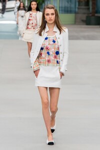 Merel Zoet Chanel Cruise 2020.jpg