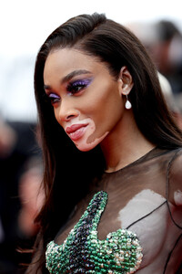 Winnie+Harlow+Oh+Mercy+Roubaix+Une+Lumiere+i_bCGy-xA7Tx.jpg