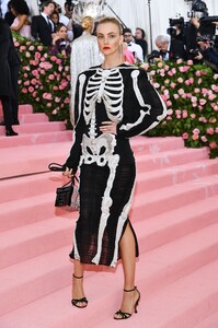 [1147421219] The 2019 Met Gala Celebrating Camp - Notes on Fashion - Arrivals.jpg