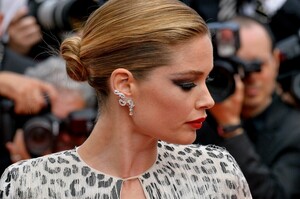 [402981a7df074bbcb945b7227b0bbfbb] Cannes Once Upon A Time In Hollywood Premiere JR.jpg