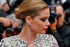 [402981a7df074bbcb945b7227b0bbfbb] Cannes Once Upon A Time In Hollywood Premiere JR.jpg