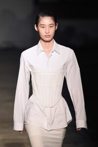 1452455852_DionLeeRunwayFebruary2019NewYorkFashion6u2hk5FDkHsx.thumb.jpg.57166a2cfcbd5fca7f8e26caae974b96.jpg