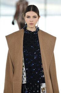 1454821376_ToryBurchFallWinter2019FashionShowRunwayrlTdsatQ9Jzx.thumb.jpg.6740be068ef6c1c7bf0d5a58735b66c7.jpg