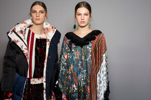1465151422_tory-burch-bks-g-rf19-5330(1).thumb.jpg.144d5288597c8787514d81f1ddfeee89.jpg