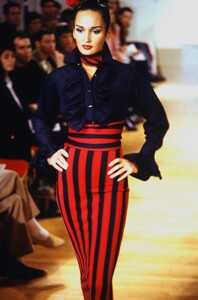 1466488385_liza-bruce-fw-1992(9).thumb.jpg.f03c823e4636bb29e3f033a81448fd0c.jpg