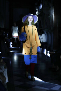 1474713592_GucciCruise2020Runway9KhImlPZCa4x.thumb.jpg.2297e9d45f9b50a5c2ff956e19f1271c.jpg