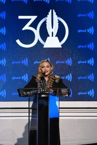 1482993520_Madonna30thAnnualGLAADMediaAwardsNewieG1ESeDKgpx.thumb.jpg.7760d01d5c434b126b01caef9a22887e.jpg