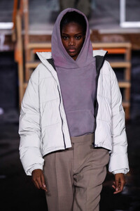 1483788733_JohnElliottRunwayFebruary2019NewYorkhTSCdGtw-qIx.thumb.jpg.7d969972dd576c54662253cc1a57d945.jpg
