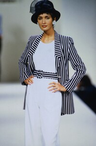 1495150078_caroline-charles-ss(11).thumb.jpg.ed5d1d6326fc5c435dbfd5ba9e4a2f4f.jpg