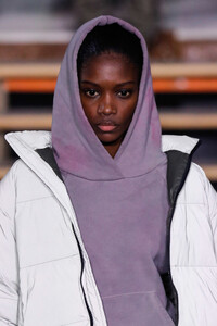 149527288_JohnElliottRunwayFebruary2019NewYorkgq8iwv5Hn5Ux.thumb.jpg.1a14bdbf65949ea7dfc42d73258b8aff.jpg