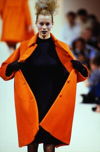 1496492492_betty-jackson-fw-1997(2).thumb.jpg.af09c90850a3e0c616cd1d59c13a7573.jpg