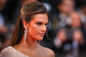 Alessandra Ambrosio - Sayfa 3 1506164605_ale150519BZNimage105.thumb.jpg.7e1fef66e44f98736e00ca5648922e3e