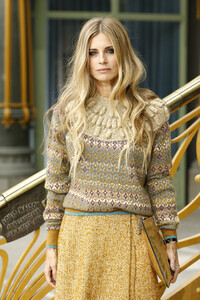 Laura+Bailey+Chanel+Cruise+2020+Collection+17B4qdzCAtox.jpg