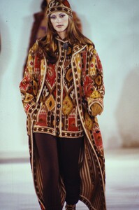 1517958482_oscar-de-la-renta-fw-1993(6).thumb.jpg.52b096a9f3ed06d636e9d90620d27f34.jpg