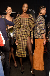 15240999_LaquanSmithBackstageFebruary2019NewYorkcZpWAR4FhL9x.thumb.jpg.0ae8d949cbc309dfcb2e90f07d35c6b3.jpg