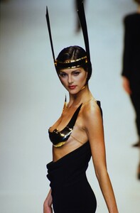 1533872063_paco-rabanne-hc-ss-1995(33).thumb.jpg.e3db03623f5ee03b1e9212d90319ea47.jpg