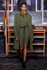1537512669_JohnElliottRunwayFebruary2019NewYorkF-RTbWL_Ezvx.thumb.jpg.054d2a7cdf7f10781aa82d97281e1c48.jpg