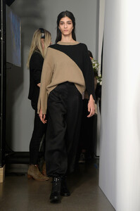 1563637976_NoonNoorBackstageFebruary2019NewYorkuc6raWFf47Ex.thumb.jpg.bd6d2b2413c7427c879c6ec891ce2a08.jpg