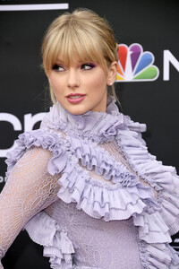 Taylor Swift attends the 2019 Billboard Music Awards at MGM Grand Garden Arena on May 01, 2019 in Las Vegas, Nevada. 4.jpg