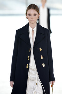1585393096_ToryBurchFallWinter2019FashionShowRunwayRBJakIh7mDtx.thumb.jpg.47e8e00127035ca6ff6a48163b788b99.jpg