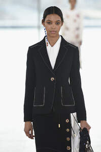 1588372573_ToryBurchFallWinter2019FashionShowRunwayK0E2ISOXThIx.thumb.jpg.34e638e7a138fe335a4a0444989a9bf9.jpg