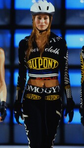 1595897869_norma-kamali-fw-1994(13).thumb.jpg.e701619c73686e71a6c6d9602d8567fe.jpg