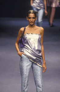 1596202377_Blumarine1997WomenRTW8.thumb.jpg.0d233d15d2f8cfd4e83177fc74c650da.jpg