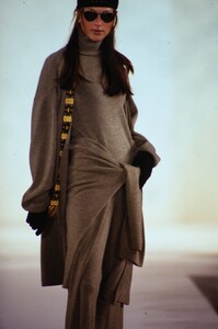 1599484947_adrienne-vittadini-fw-1993(3).thumb.jpg.10afc70ea5688111bd53b660f8a7b032.jpg