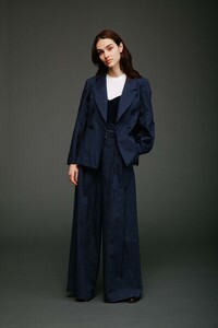 16-sea-pre-fall-17.thumb.jpg.afd1a285829c019f25bd0f2a6511a6bd.jpg