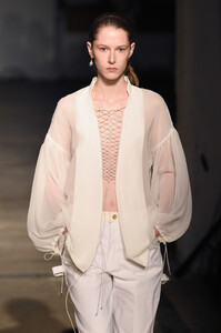 1600706229_DionLeeRunwayFebruary2019NewYorkFashionHJi7jzzzB1Ux.thumb.jpg.6bf819dbea80677f11e64d71006455ea.jpg