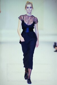 1601788596_blumarine-fw-1994(11).thumb.jpg.f6cd1c46c621ba390cf10ff19d0b478c.jpg