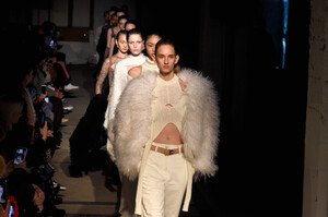 1603734247_DionLeeRunwayFebruary2019NewYorkFashionhs0ilc6L0rhx.thumb.jpg.74c9beab0e96c353cf06247e6bc29179.jpg