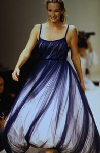 1606548697_herve-leger-ss-1994(3).thumb.jpg.66b5b0ecc2708d8a5effdd8ba61da632.jpg