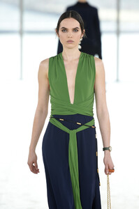 1607530312_ToryBurchFallWinter2019FashionShowRunway7_U2yIPy36Hx.thumb.jpg.653b06a98bcb34c0bfed527dc37be831.jpg