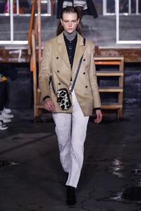 1609320263_JohnElliottRunwayFebruary2019NewYorkuZDIKnNueVAx.thumb.jpg.c2f4f74c6c580b57649267fe6176d280.jpg