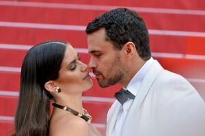 [90777a8624294db49f236a719f439f23] Cannes Once Upon A Time In Hollywood Premiere JR.jpg