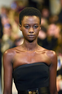 1616539635_BrandonMaxwellRunwayFebruary2019NewYork-2hscpKHC4kx.thumb.jpg.9575d4ae5e3d208196e2dde1293a6b22.jpg