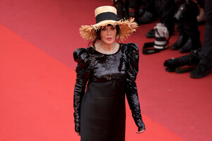 Isabelle+Adjani+Le+Belle+Epoque+Red+Carpet+u_tLiQQ3bIzx.jpg