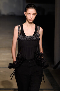 1638161522_DionLeeRunwayFebruary2019NewYorkFashionzUo7ucIVkVtx.thumb.jpg.f0d21b31bfa97dce86d47335bb60f4d8.jpg