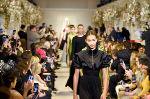 1638220184_BrandonMaxwellRunwayFebruary2019NewYork5XWqfwGd-P8x.thumb.jpg.346366c27ff6e58565e8e7674bcc36e0.jpg