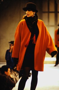 1638367289_anne-klein-fw-1990(6).thumb.jpg.9a10288f99e517492526d3e3d859b9a7.jpg