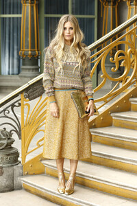 Laura+Bailey+Chanel+Cruise+2020+Collection+LnPc3ZTTqfKx.jpg