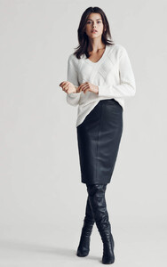 1644781452_PO1904_P5_NewSeasonKnitwear_Lookbook_05@2xb.thumb.jpg.471391637eed26171159f26ae4191dfa.jpg