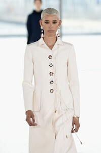 1646362833_ToryBurchFallWinter2019FashionShowRunway8T9zHhQoYhix.thumb.jpg.3b25b0acf8b2dd4b09226c078548cda8.jpg