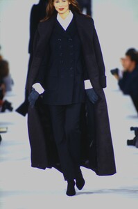 1661491895_isaac-mizrahi-fw-1993(27).thumb.jpg.2323d0045ed17c73cf59eaf91775b338.jpg