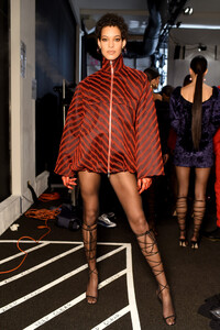 1661908272_LaquanSmithBackstageFebruary2019NewYork869z0So0h_Rx.thumb.jpg.f7c2ec65d6a95582523dd0135f1a1dda.jpg